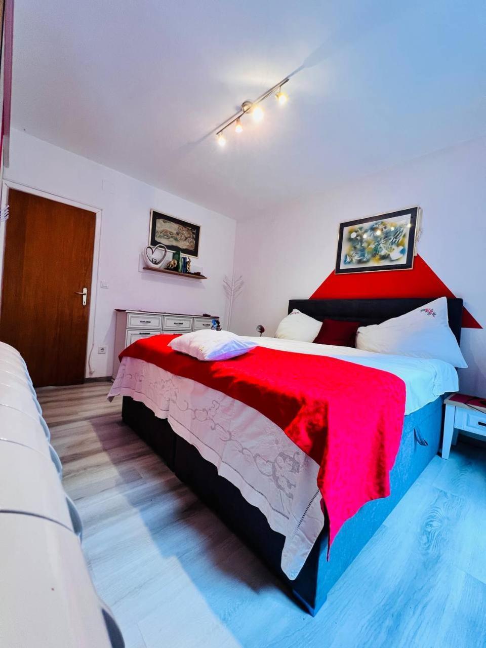 Mira Apartman *