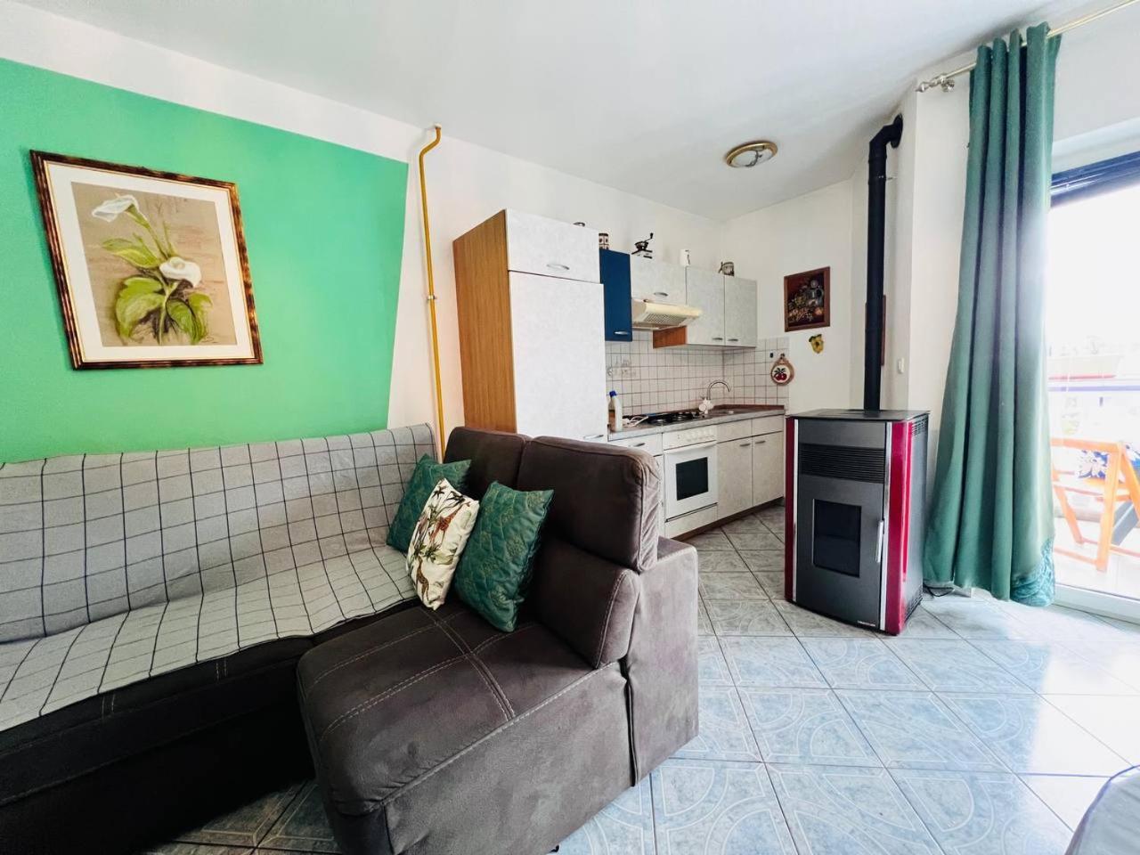 Mira Apartman