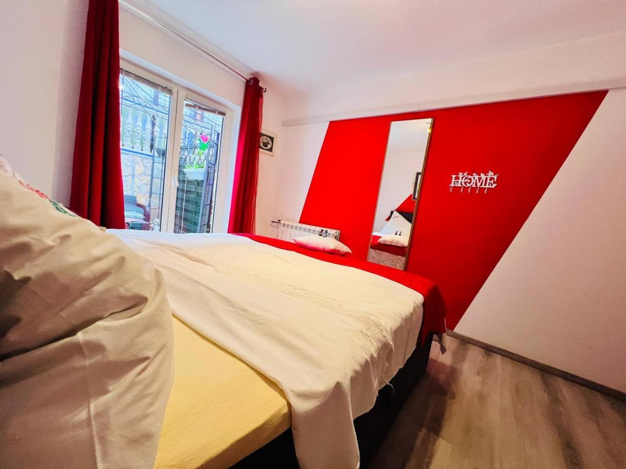 Mira Apartman